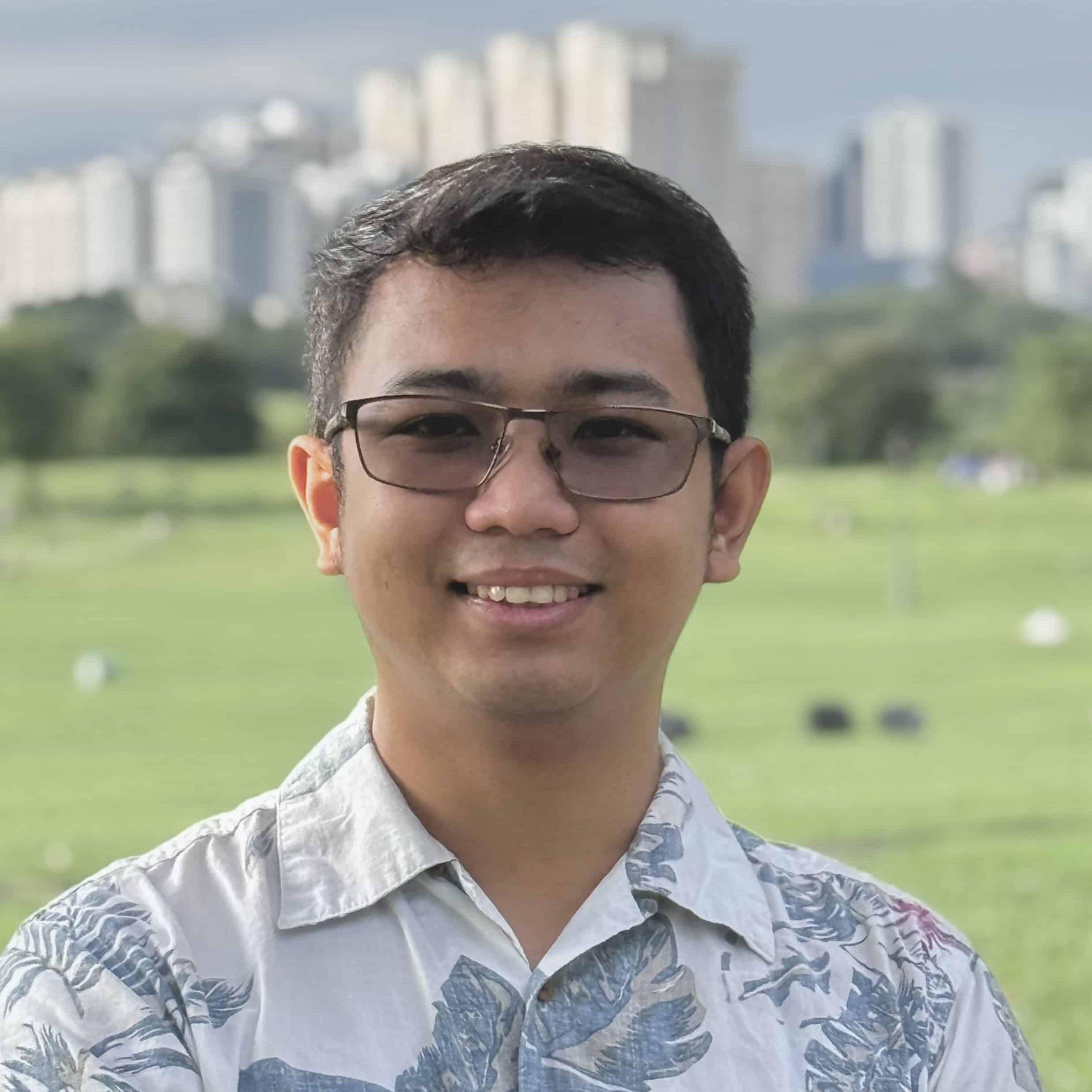 Ian Mendoza_headshot (1)